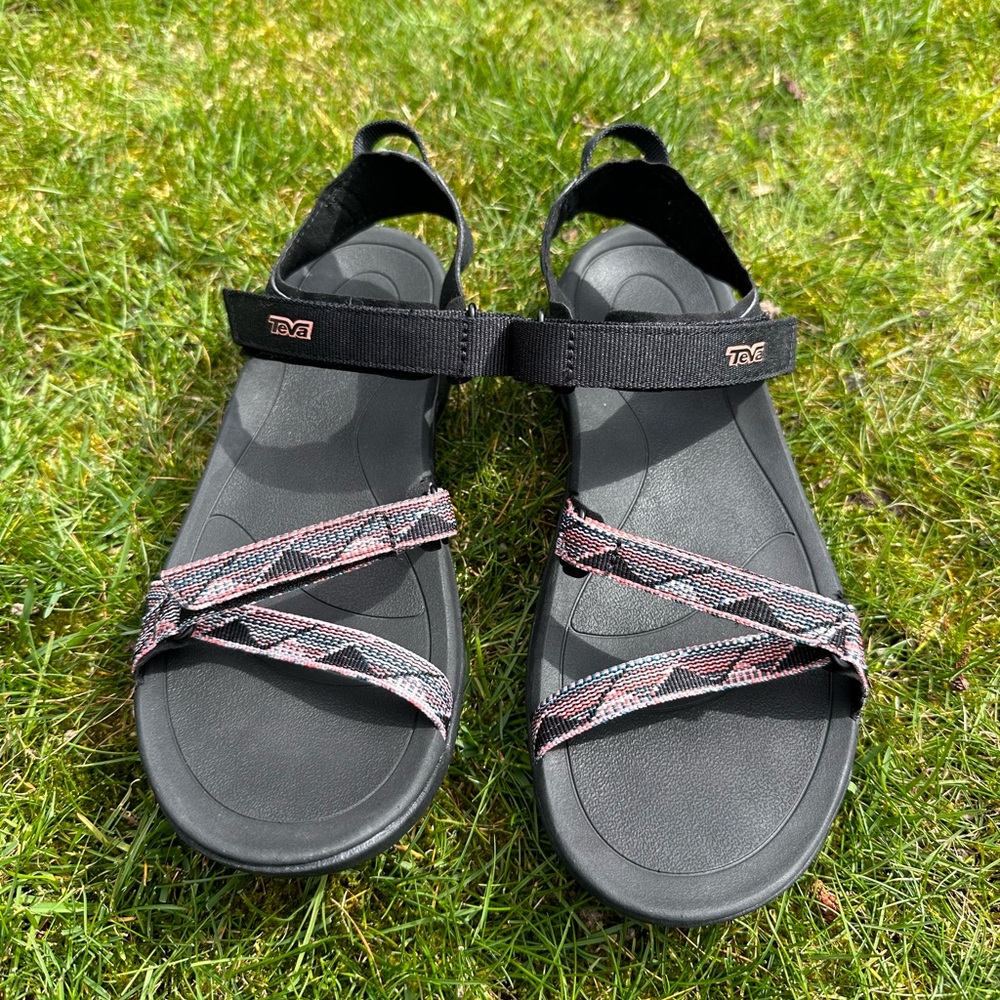 TEVA Verra sandal, new/open-box condition